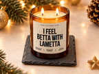 I FEEL BETTA WITH LAMETTA – Weihnachtskerze | Weihnachtsgeschenk | lustige Geschenkidee für Freunde, Kolleg:innen & Familie | Wichtelgeschenk