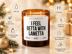 I FEEL BETTA WITH LAMETTA – Weihnachtskerze Naturgras Etikett | Weihnachtsgeschenk | lustige Geschenkidee für Freunde, Kolleg:innen & Familie