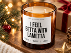 I FEEL BETTA WITH LAMETTA – Weihnachtskerze | Weihnachtsgeschenk | lustige Geschenkidee für Freunde, Kolleg:innen & Familie | Wichtelgeschenk