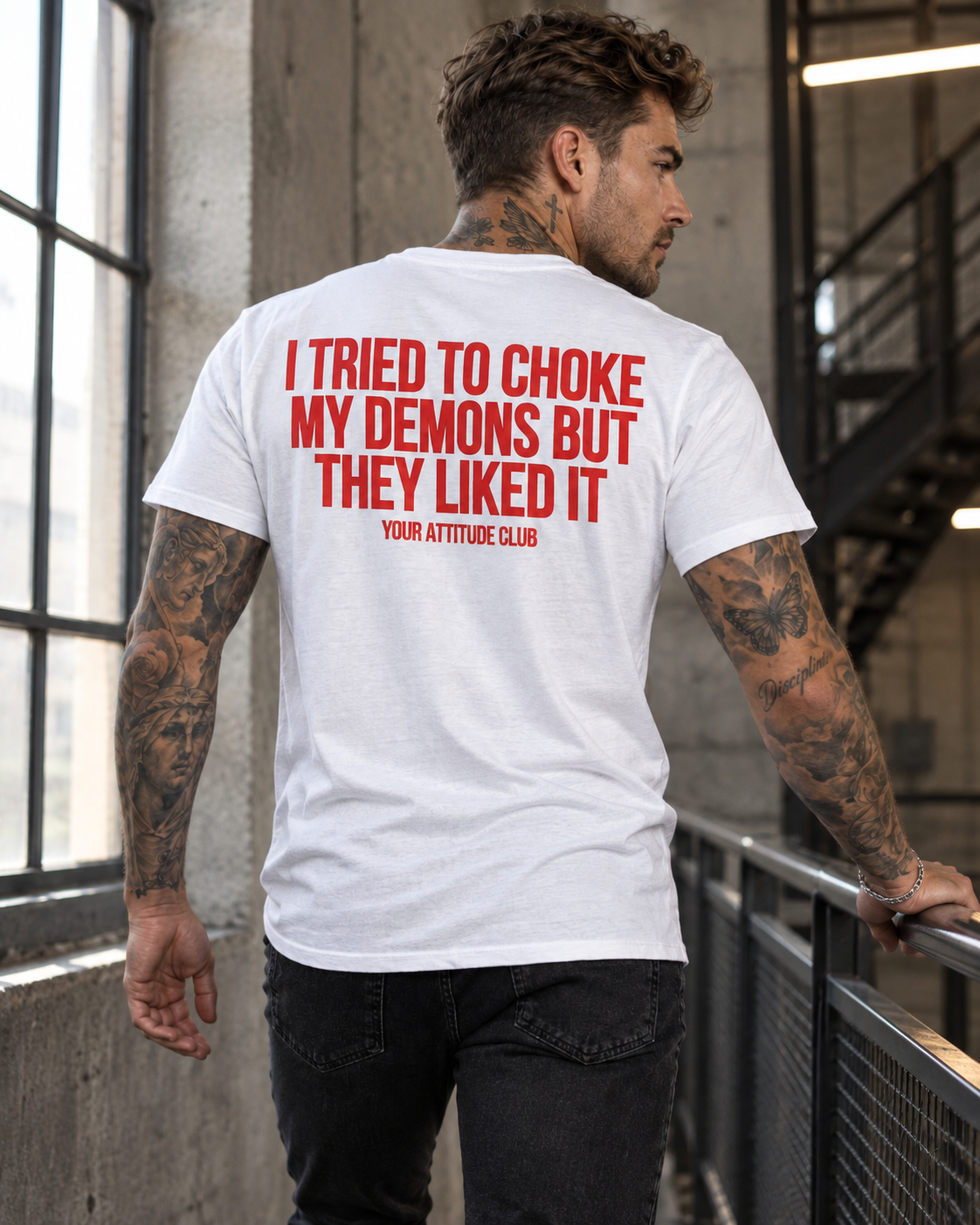I TRIED TO CHOKE MY DEMONS BUT THEY LIKED IT – Unisex Statement T-Shirt Weiß mit rotem Backprint | schwarzer Humor Sprüche Shirt