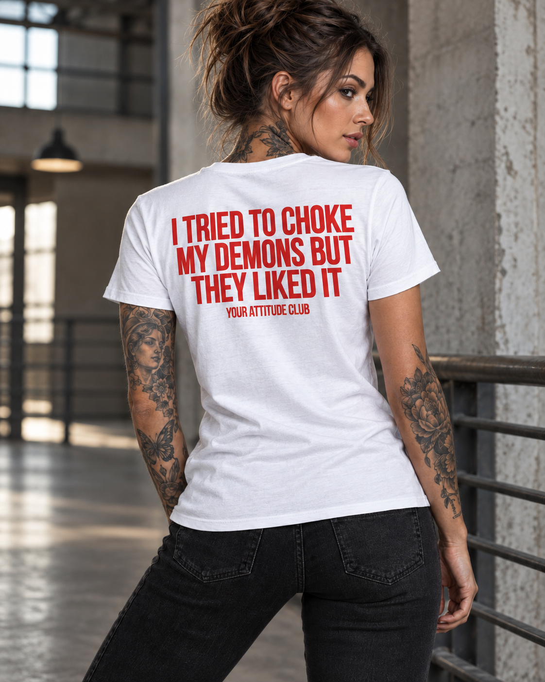 I TRIED TO CHOKE MY DEMONS BUT THEY LIKED IT – Unisex Statement T-Shirt Weiß mit rotem Backprint | schwarzer Humor Sprüche Shirt
