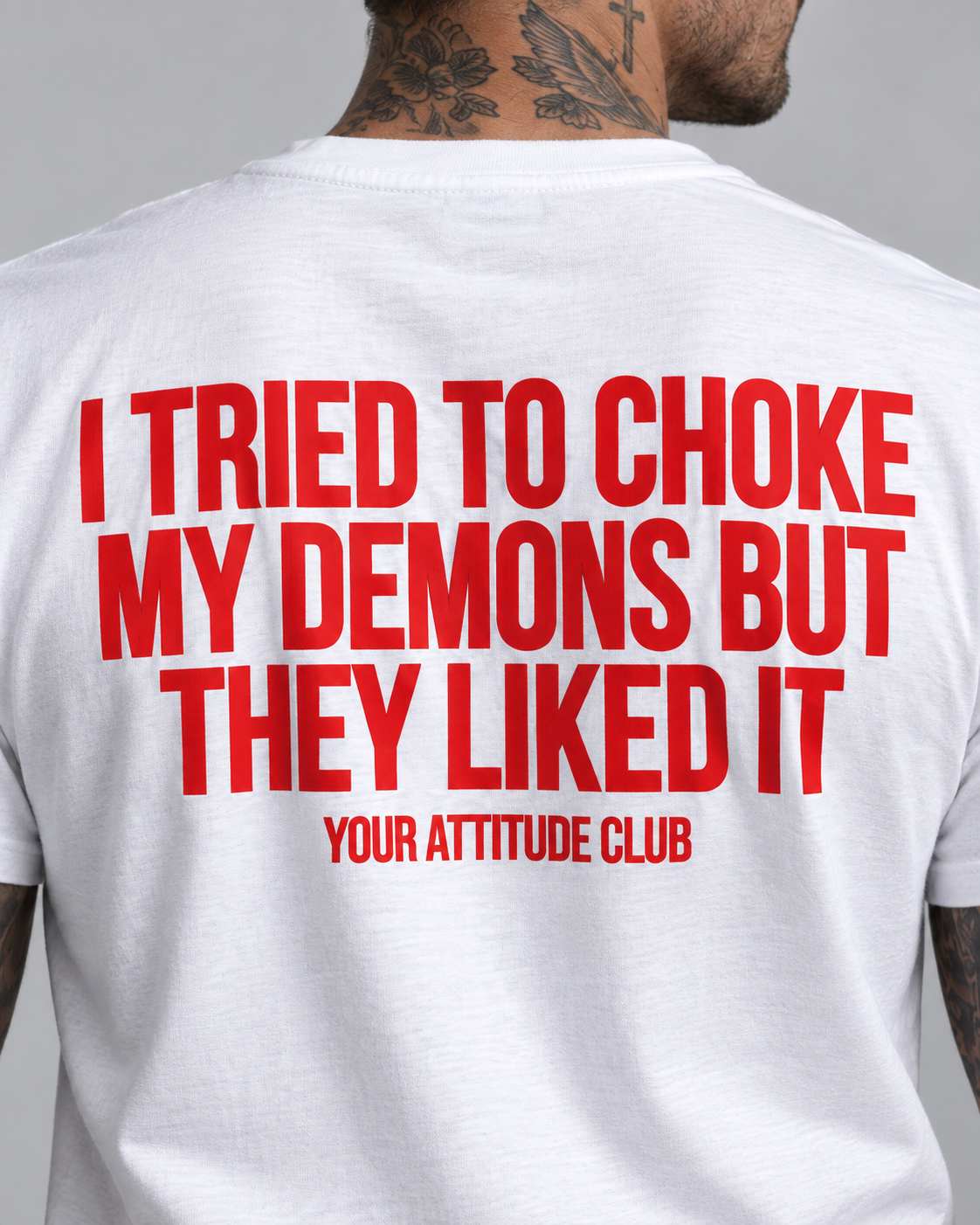 I TRIED TO CHOKE MY DEMONS BUT THEY LIKED IT – Unisex Statement T-Shirt Weiß mit rotem Backprint | schwarzer Humor Sprüche Shirt