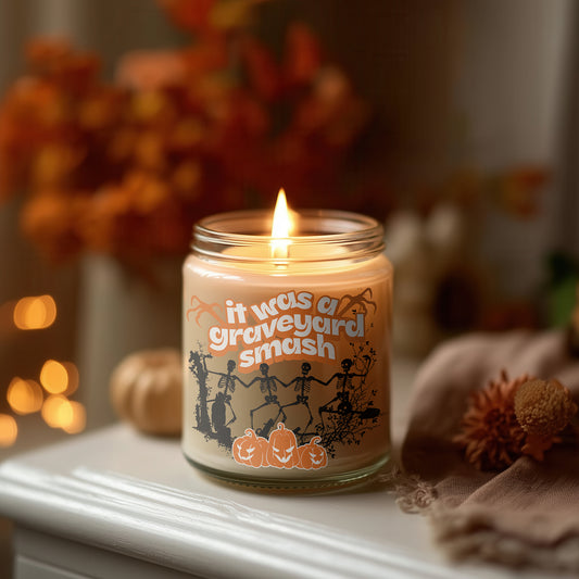 It Was A Graveyard Smash Kerze vegane Halloween Duftkerze, spooky Herbstdeko, lustige Geschenkidee Frauen, nachhaltige Sojawachs Kerze im Glas