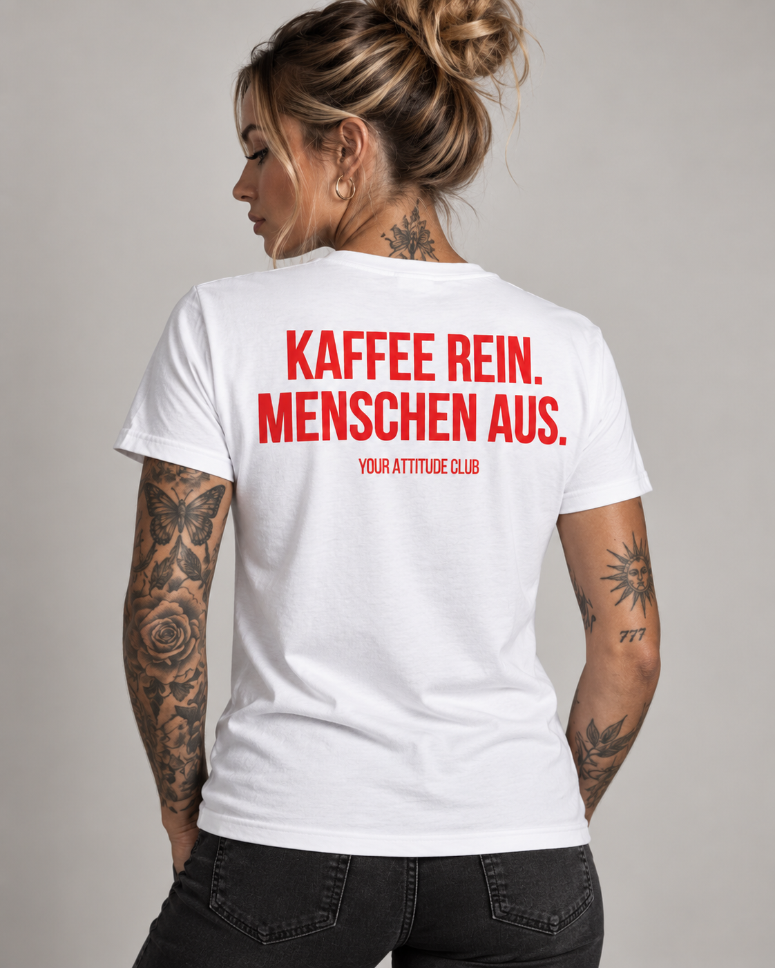 KAFFEE REIN. MENSCHEN AUS. – Unisex Statement T-Shirt Weiß mit rotem Backprint | lustiges Sprüche Shirt