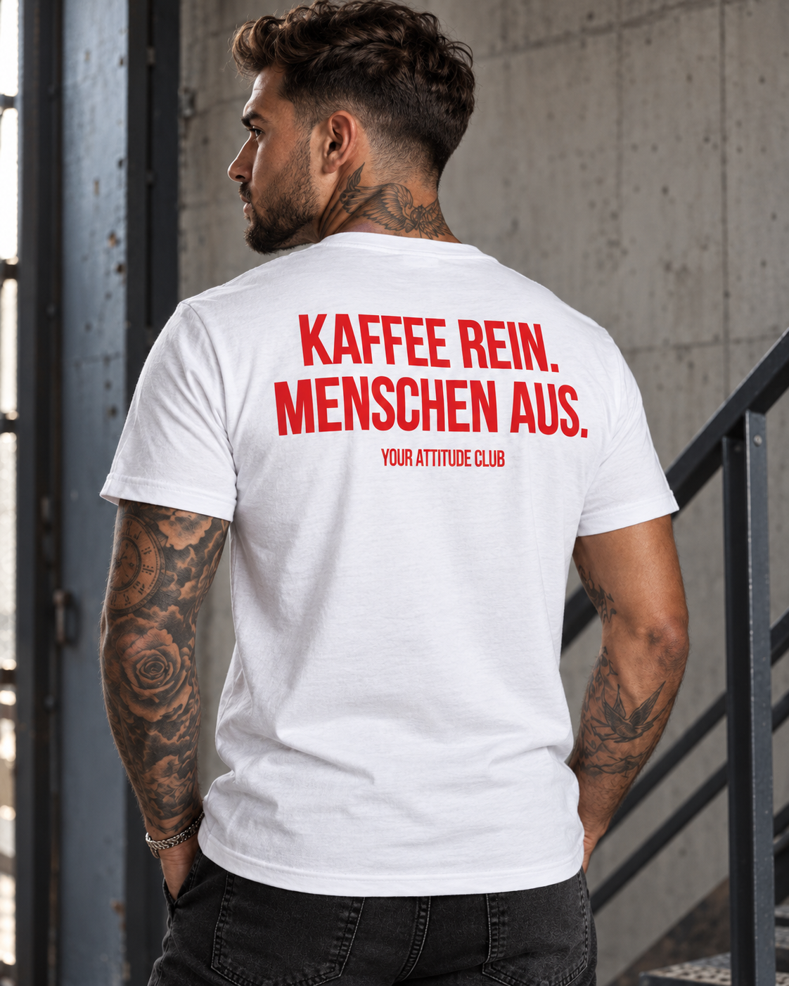 KAFFEE REIN. MENSCHEN AUS. – Unisex Statement T-Shirt Weiß mit rotem Backprint | lustiges Sprüche Shirt