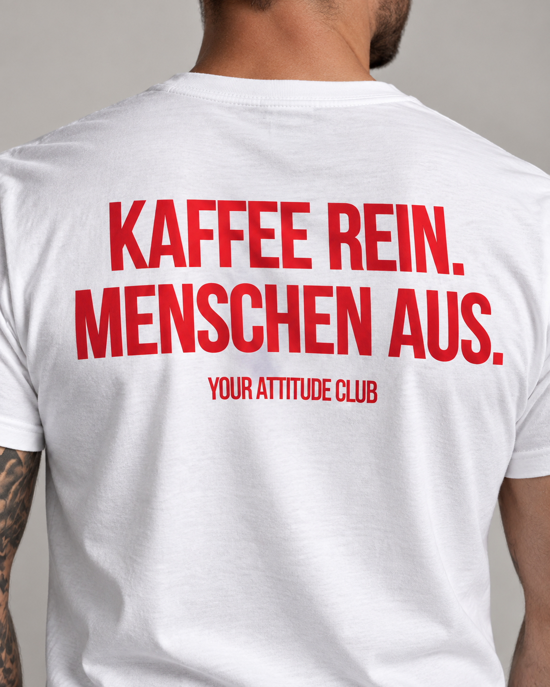 KAFFEE REIN. MENSCHEN AUS. – Unisex Statement T-Shirt Weiß mit rotem Backprint | lustiges Sprüche Shirt