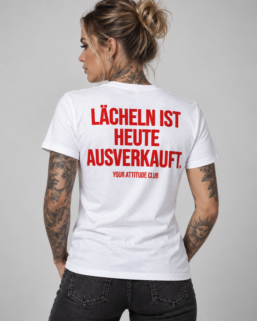 LÄCHELN IST HEUTE AUSVERKAUFT. – Unisex Statement T-Shirt Weiß mit rotem Backprint | sarkastisches Sprüche Shirt