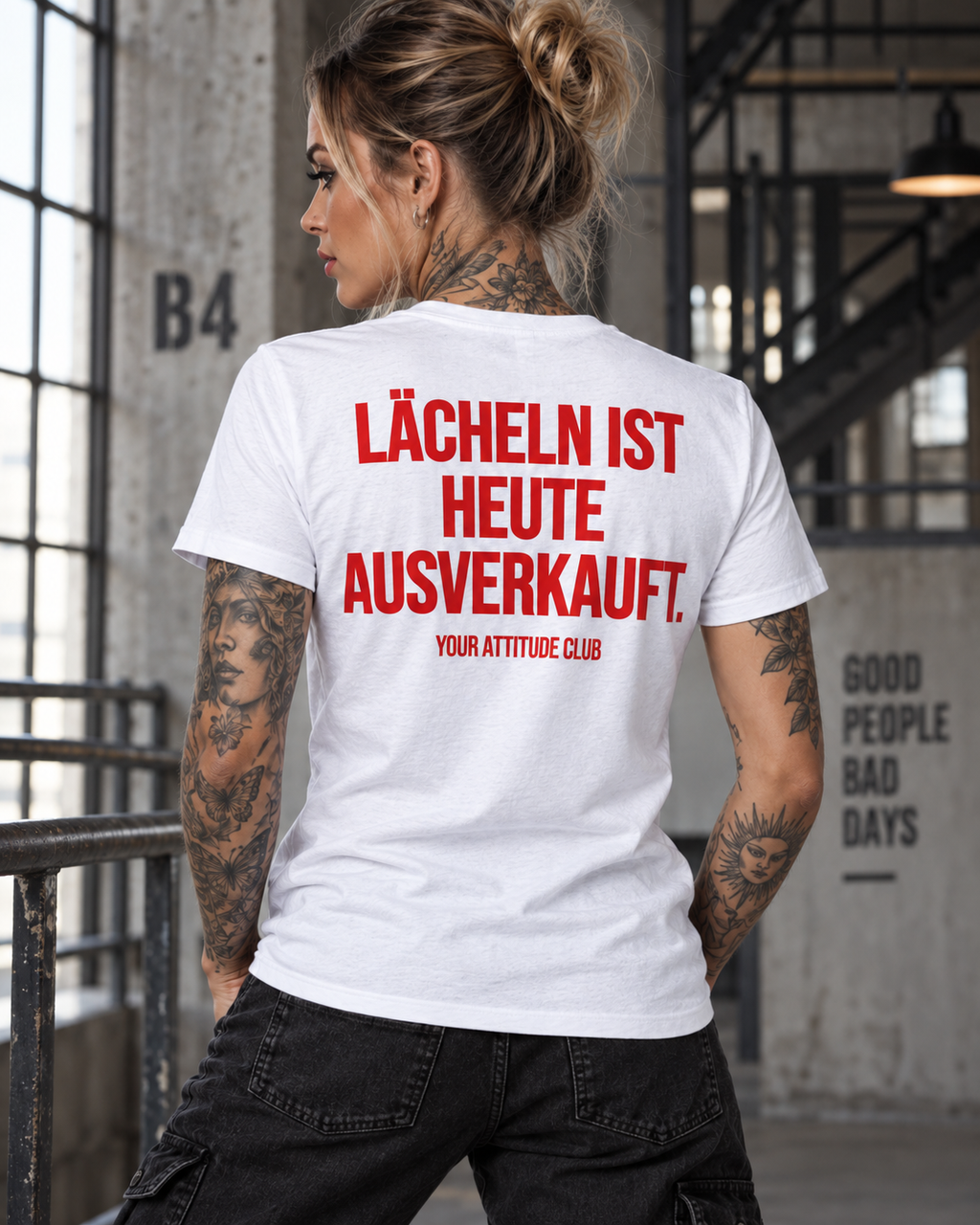 LÄCHELN IST HEUTE AUSVERKAUFT. – Unisex Statement T-Shirt Weiß mit rotem Backprint | sarkastisches Sprüche Shirt