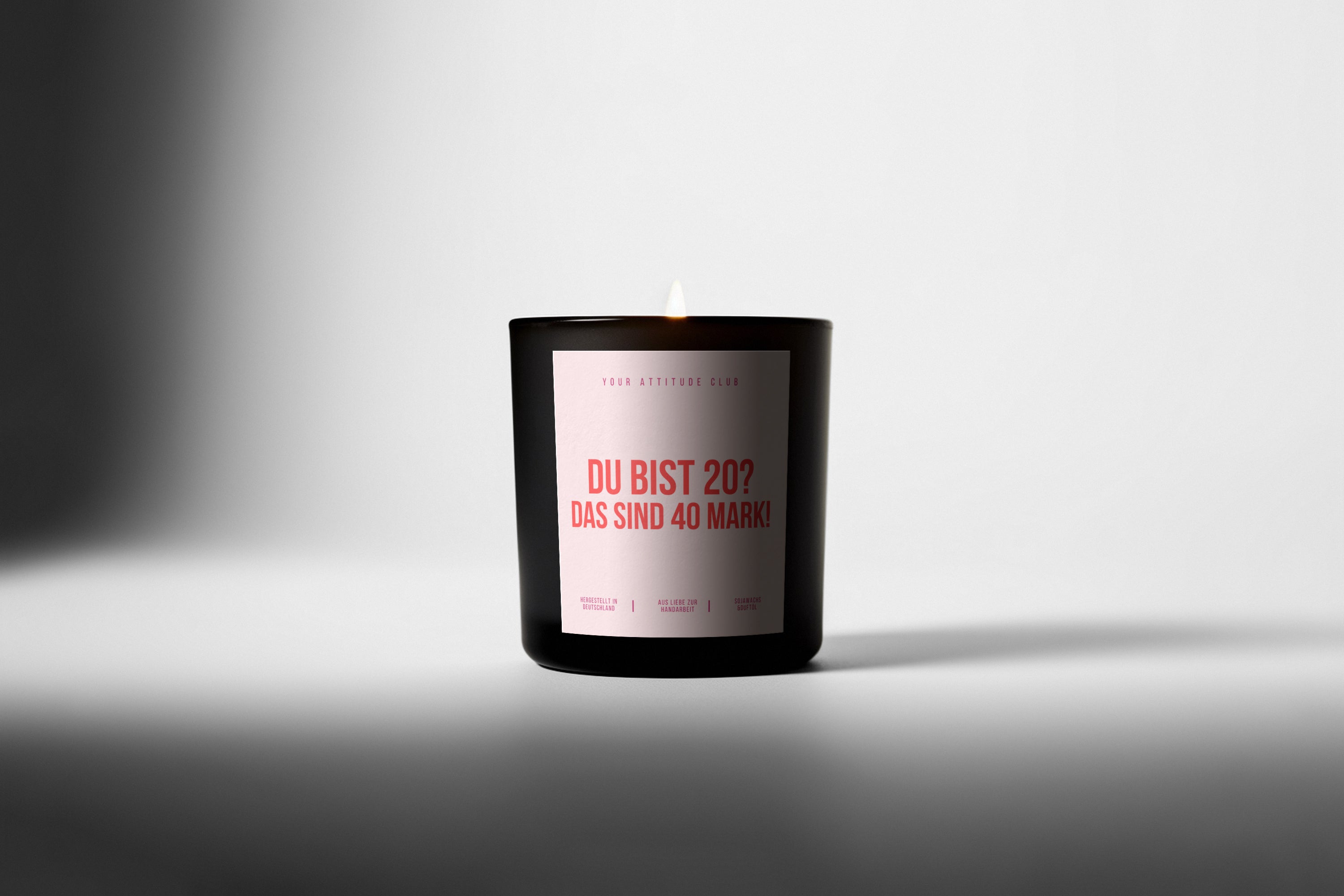 Du bist 20? Das sind 40 Mark! | Schwarze Luxuskerze | Rosa Etikett