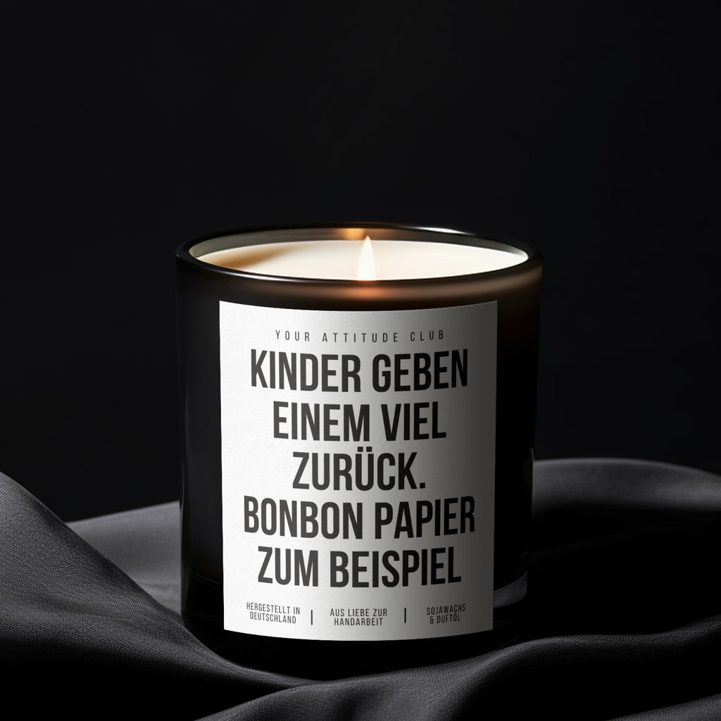 Kinder geben einem viel zurück. Bonbonpapier zum Beispiel | 300ml Duftkerze mit Humor & 2 Dochten