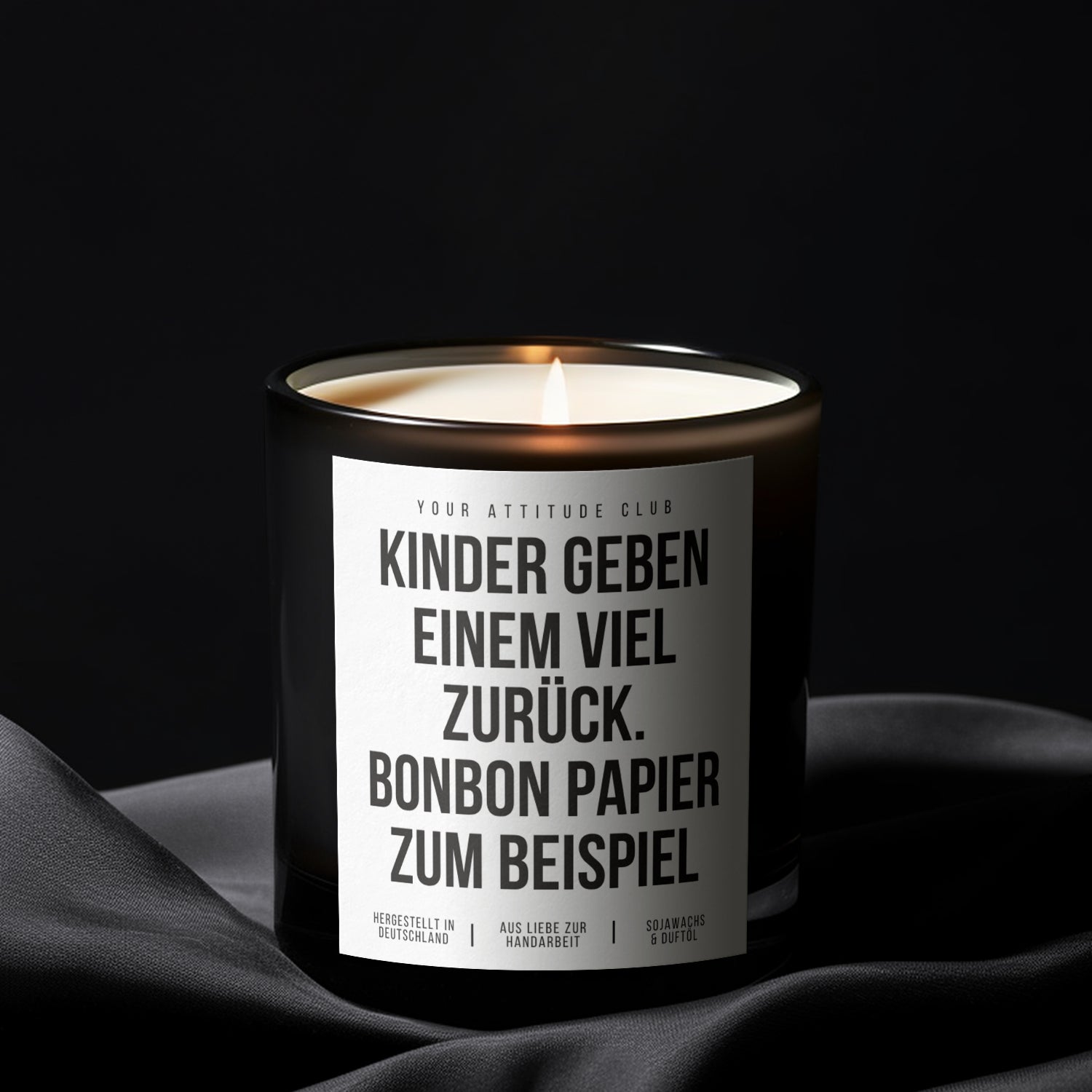 Kinder geben einem viel zurück. Bonbonpapier zum Beispiel | 300ml Duftkerze mit Humor & 2 Dochten
