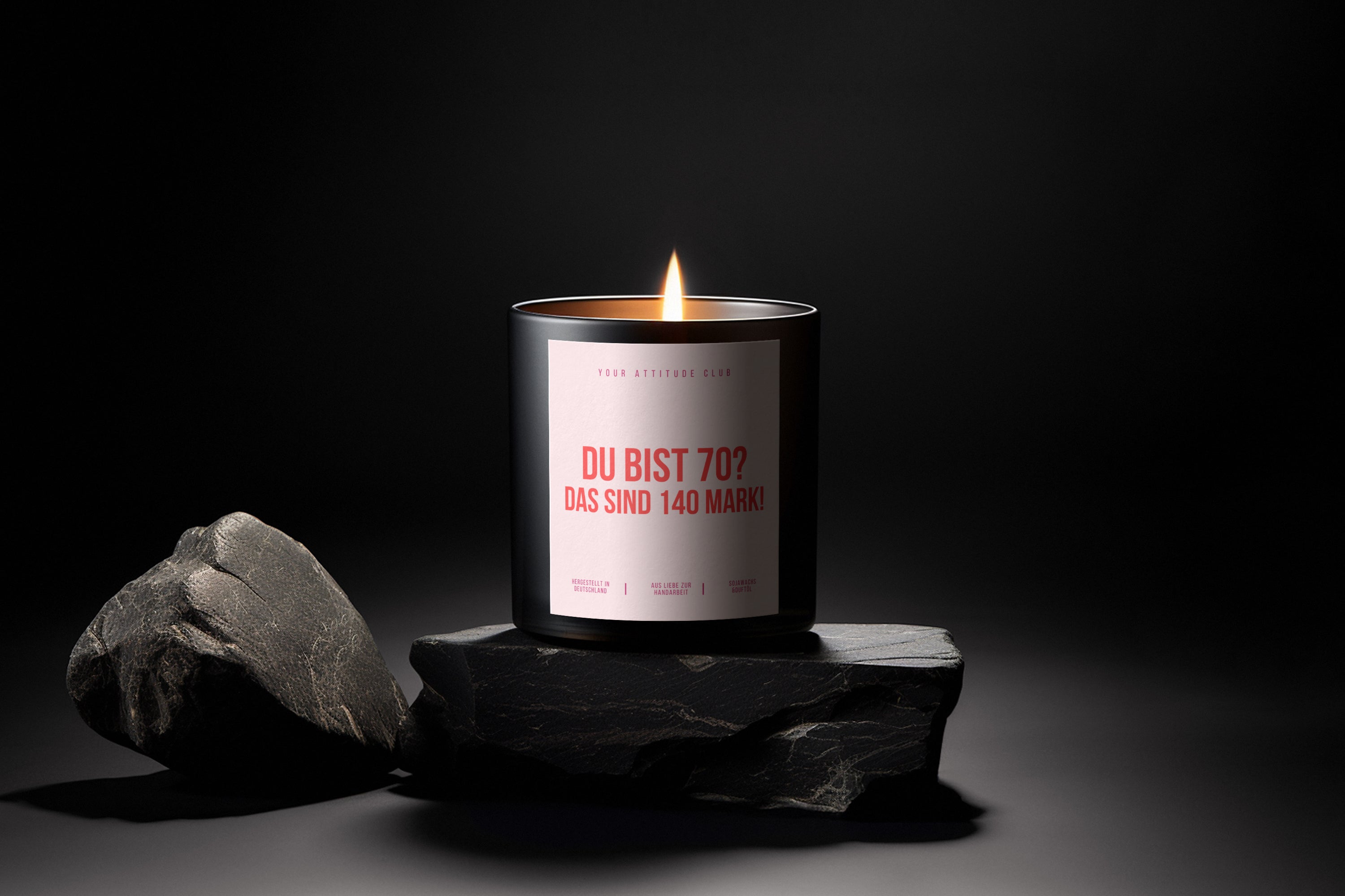 Du bist 70? Das sind 140 Mark! | Schwarze Luxuskzere | Rosa Etikett