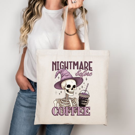 Halloween Tote Bag “Nightmare Before Coffee” – Baumwolltasche schwarz beige rosa – Skelett Hexe Kaffee Motiv – auch als Bügelbild