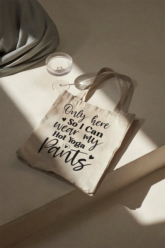 Only here so I can wear my Hot Yoga Pants Baumwolltasche Stoffbeutel Yoga Bag Fitness Tote Gym Motivation nachhaltig Geschenk Frauen
