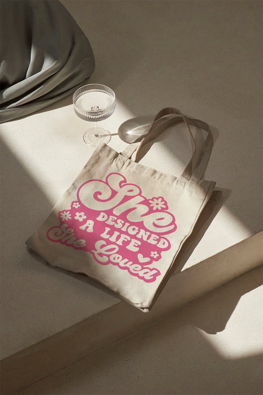 She Designed a Life She Loved Baumwolltasche Stoffbeutel Spruch nachhaltig Retro Shopper bedruckt Geschenkidee für Frauen individuell