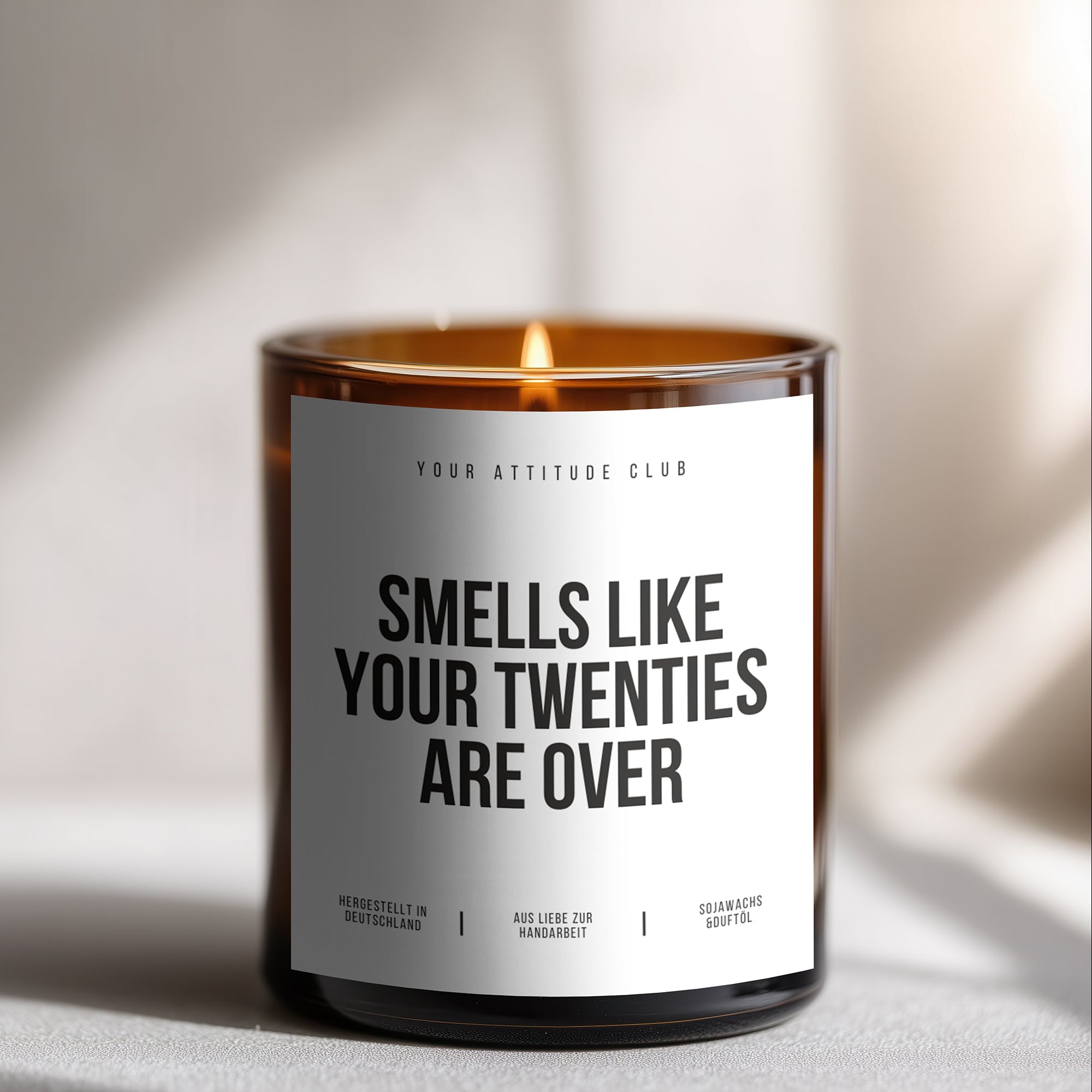 SMELLS LIKE YOUR TWENTIES ARE OVER – Lustige Geburtstagskerze 30 Geburtstag Geschenkidee Humor Kerze Sojawachs 300 ml Geschenk Mann Frau Freund Freundin Your Attitude Club