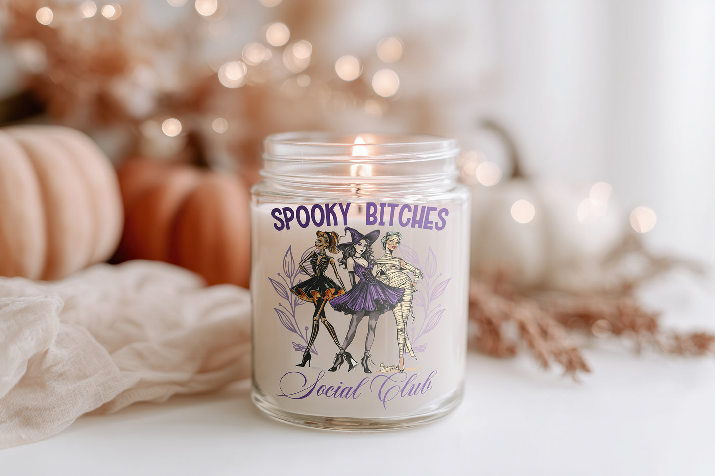 Spooky Bitches Social Club Kerze Halloween Duftkerze Glas | Herbst Deko Geschenk Sojawachs vegan nachhaltig Gothic Home Decor