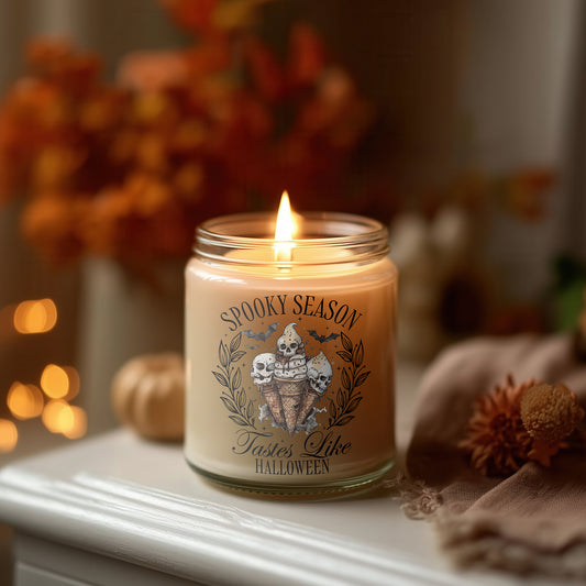 Spooky Season Tastes Like Halloween Kerze vegane Herbst Duftkerze Glas Halloween Deko Geschenkidee cozy vibes nachhaltig