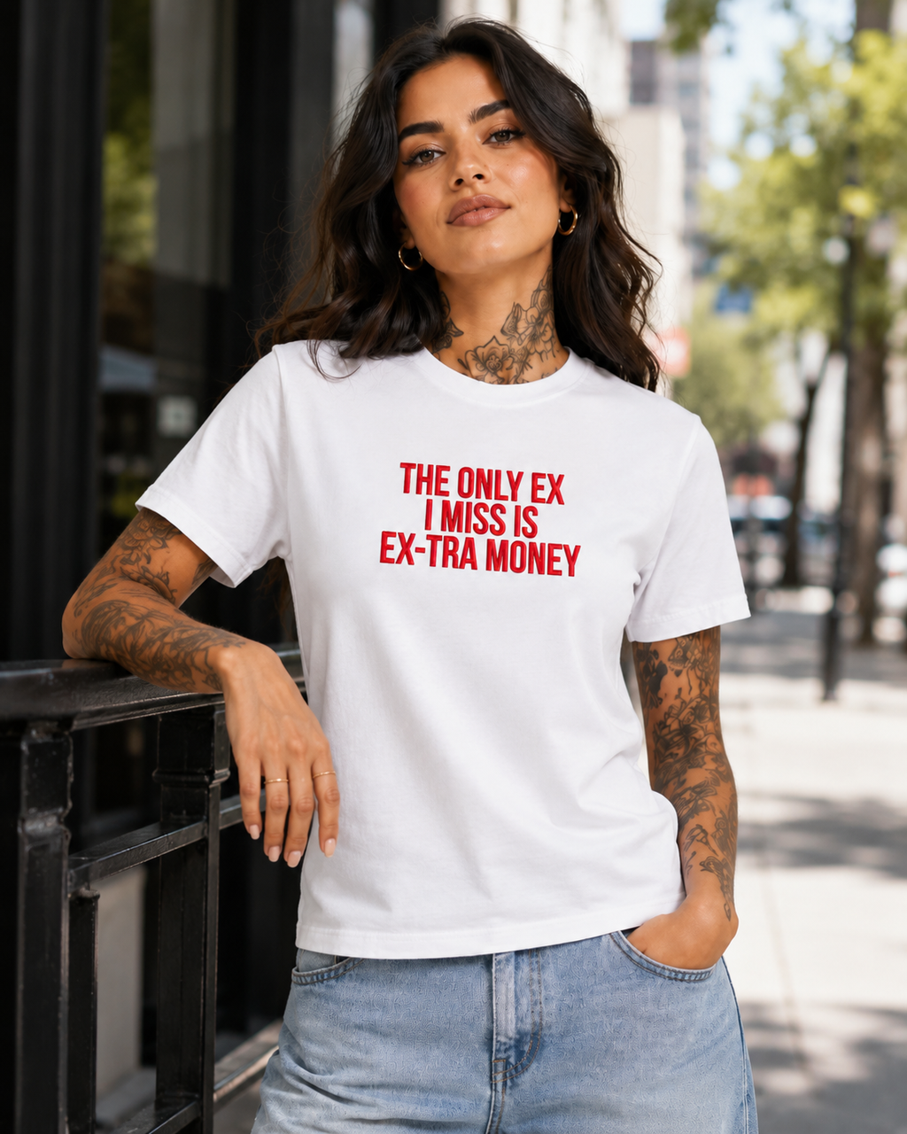 THE ONLY EX I MISS IS EX-TRA MONEY – besticktes Damen Shirt, freches Statement T-Shirt, Trennungsgeschenk, Bio-Baumwolle, Weiß oder Schwarz