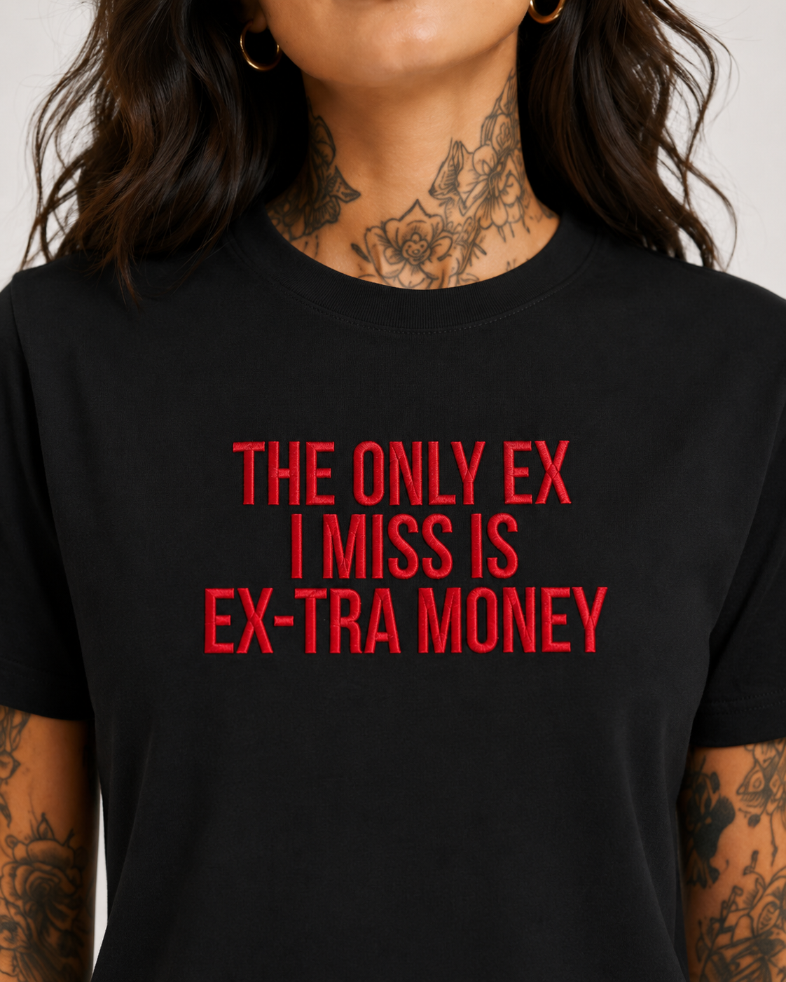 THE ONLY EX I MISS IS EX-TRA MONEY – besticktes Damen Shirt, freches Statement T-Shirt, Trennungsgeschenk, Bio-Baumwolle, Weiß oder Schwarz