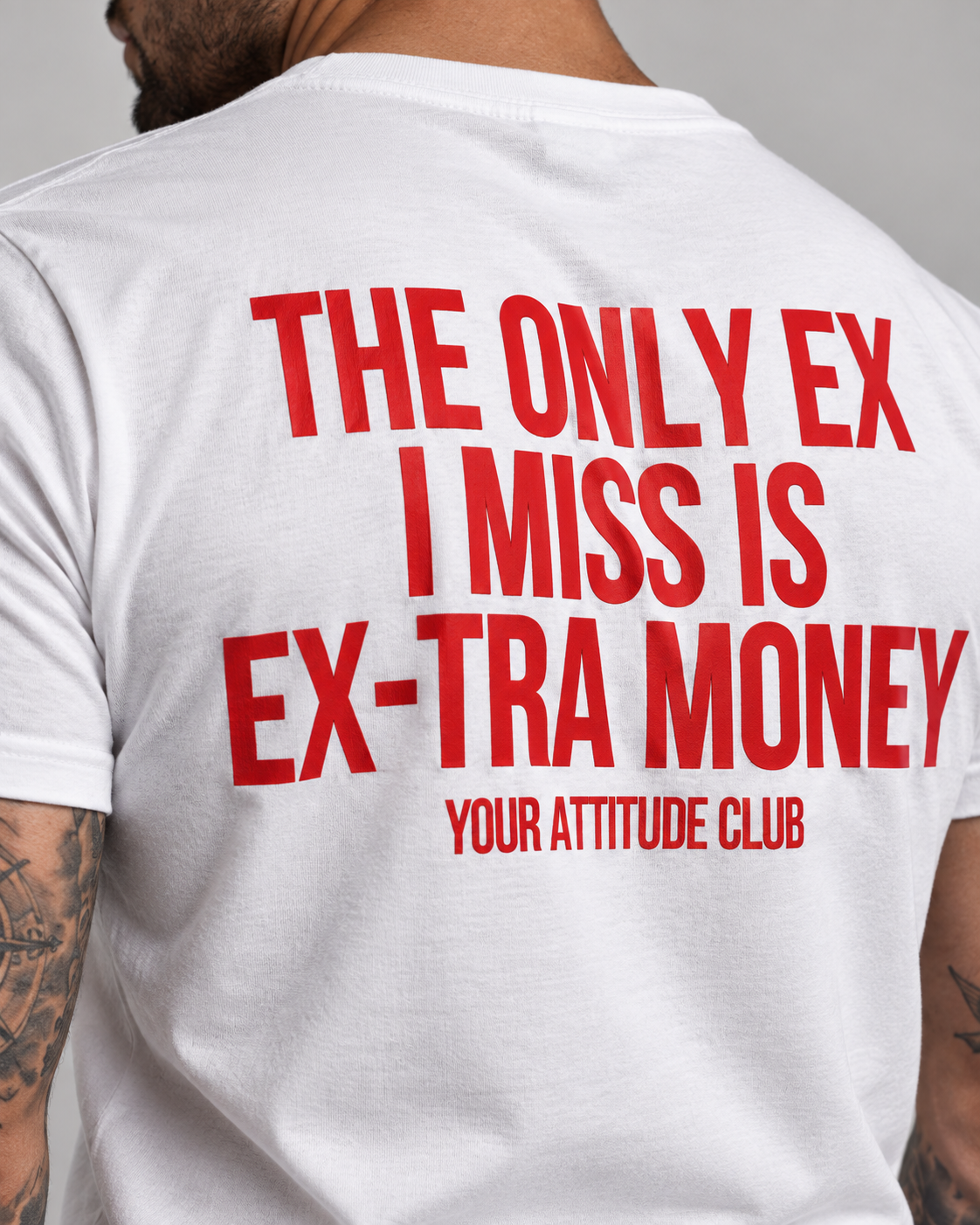THE ONLY EX I MISS IS EX-TRA MONEY – Unisex Statement T-Shirt Weiß mit rotem Backprint | freches Sprüche Shirt