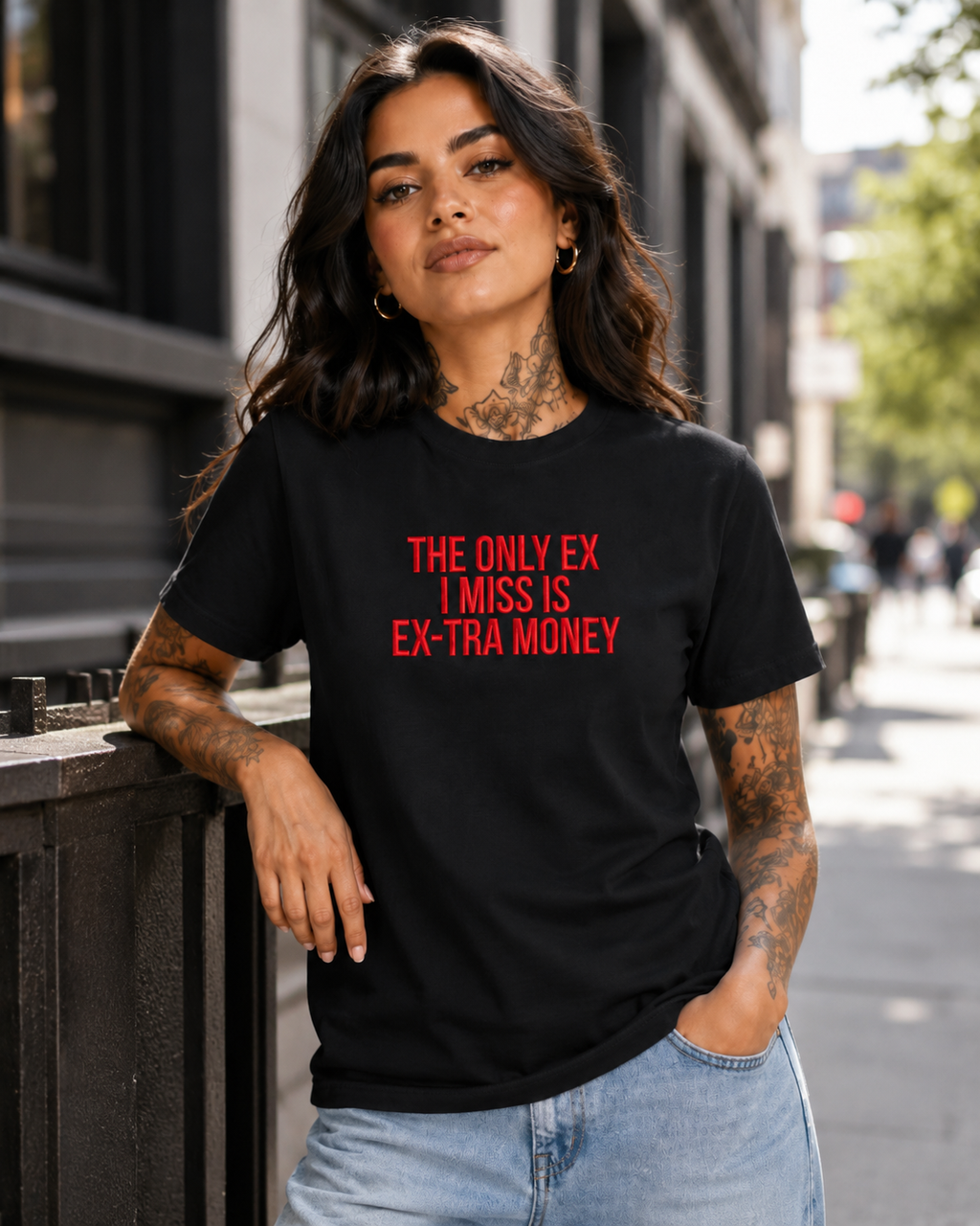 THE ONLY EX I MISS IS EX-TRA MONEY – besticktes Damen Shirt, freches Statement T-Shirt, Trennungsgeschenk, Bio-Baumwolle, Weiß oder Schwarz