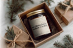 Weihnachten, schon wieder – Lustige Weihnachtskerze im Amberglas, Handmade Sojawachs Geschenk mit oder ohne Duft, nachhaltiges Naturgraspapier Etikett