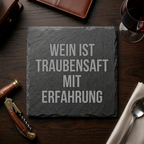 Trinkpädagogisch wertvoll – Schiefer Untersetzer 10x10 cm, lustiges Lehrer Geschenk, Büro Geschenk, Geschenk für Arbeitskollegen, handgravierter Naturstein