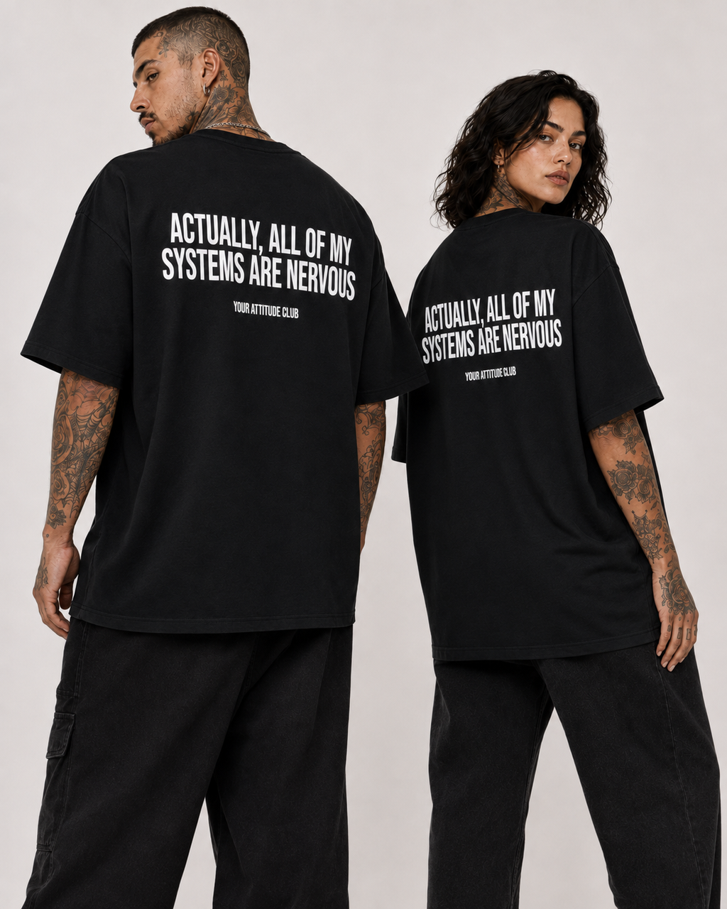 ACTUALLY, ALL OF MY SYSTEMS ARE NERVOUS – weißes Unisex Oversize Shirt mit rotem Backprint, lustiges Statement T-Shirt, Streetwear Geschenk