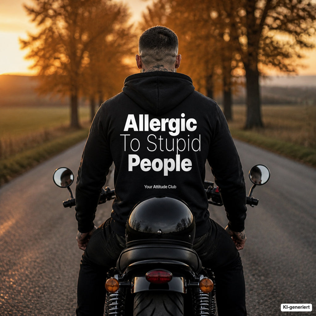 Allergic To Stupid People – schwarzer Hoodie mit weißem Backprint, Herren auf dem Motorrad