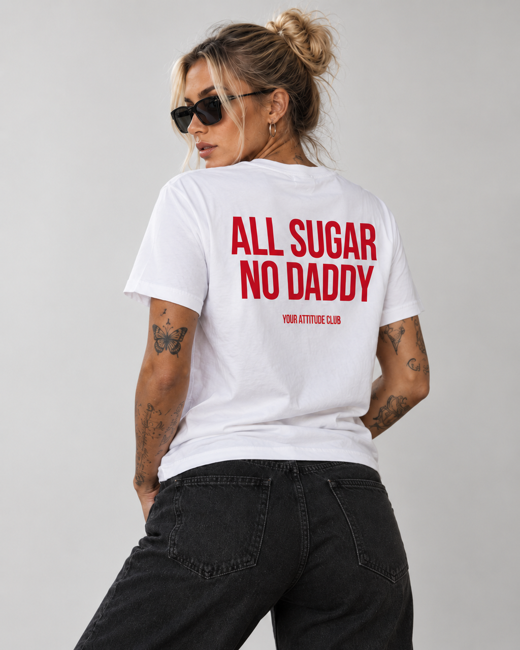 ALL SUGAR NO DADDY – Unisex Statement T-Shirt Weiß mit rotem Backprint | freches Sprüche Shirt für Erwachsene