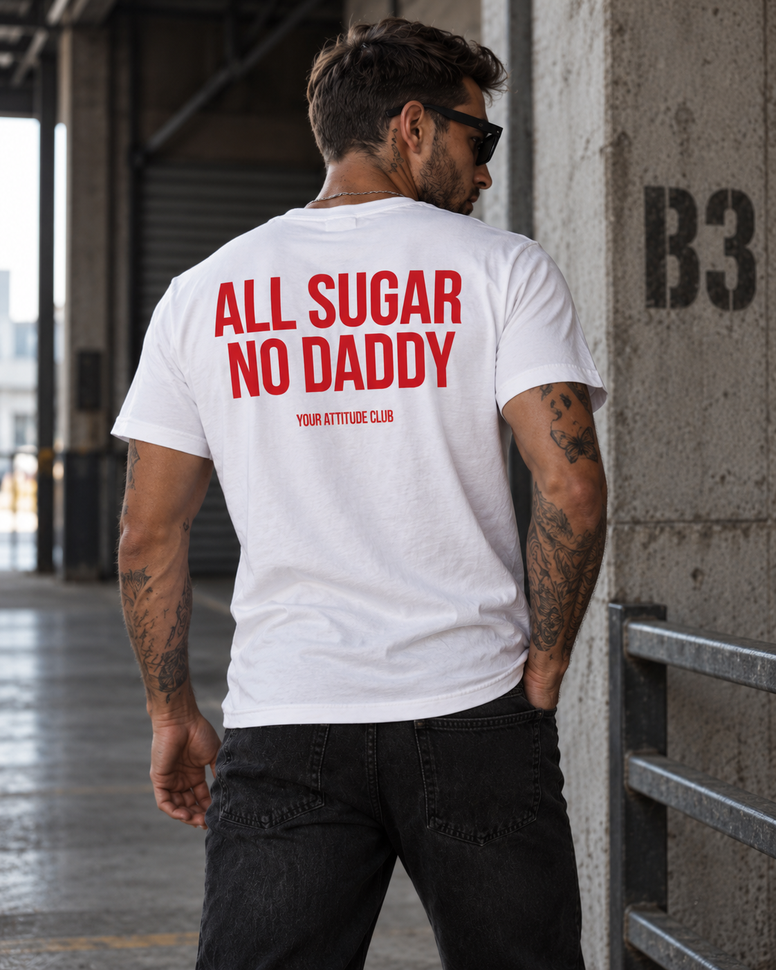 ALL SUGAR NO DADDY – Unisex Statement T-Shirt Weiß mit rotem Backprint | freches Sprüche Shirt für Erwachsene