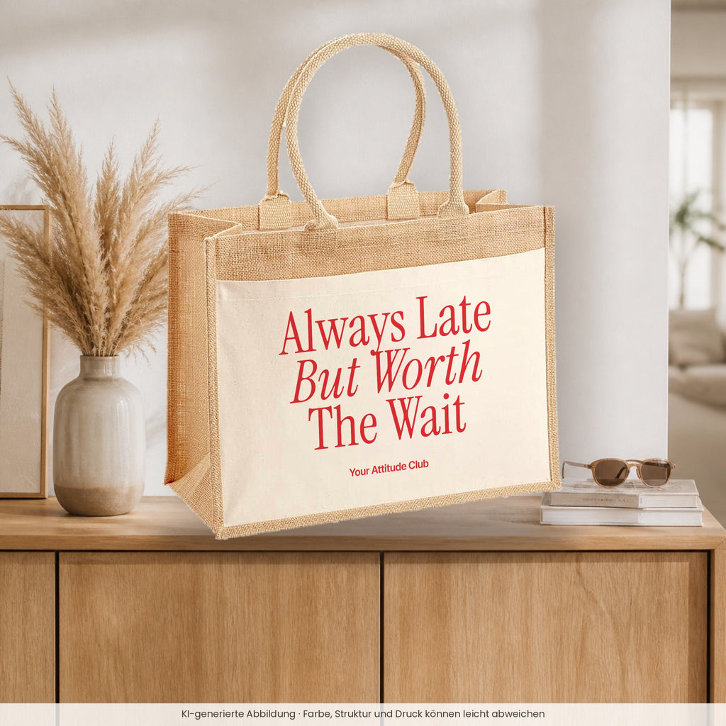 Always Late But Worth The Wait – Jutetasche mit Spruch, auf dem Sideboard im Flur