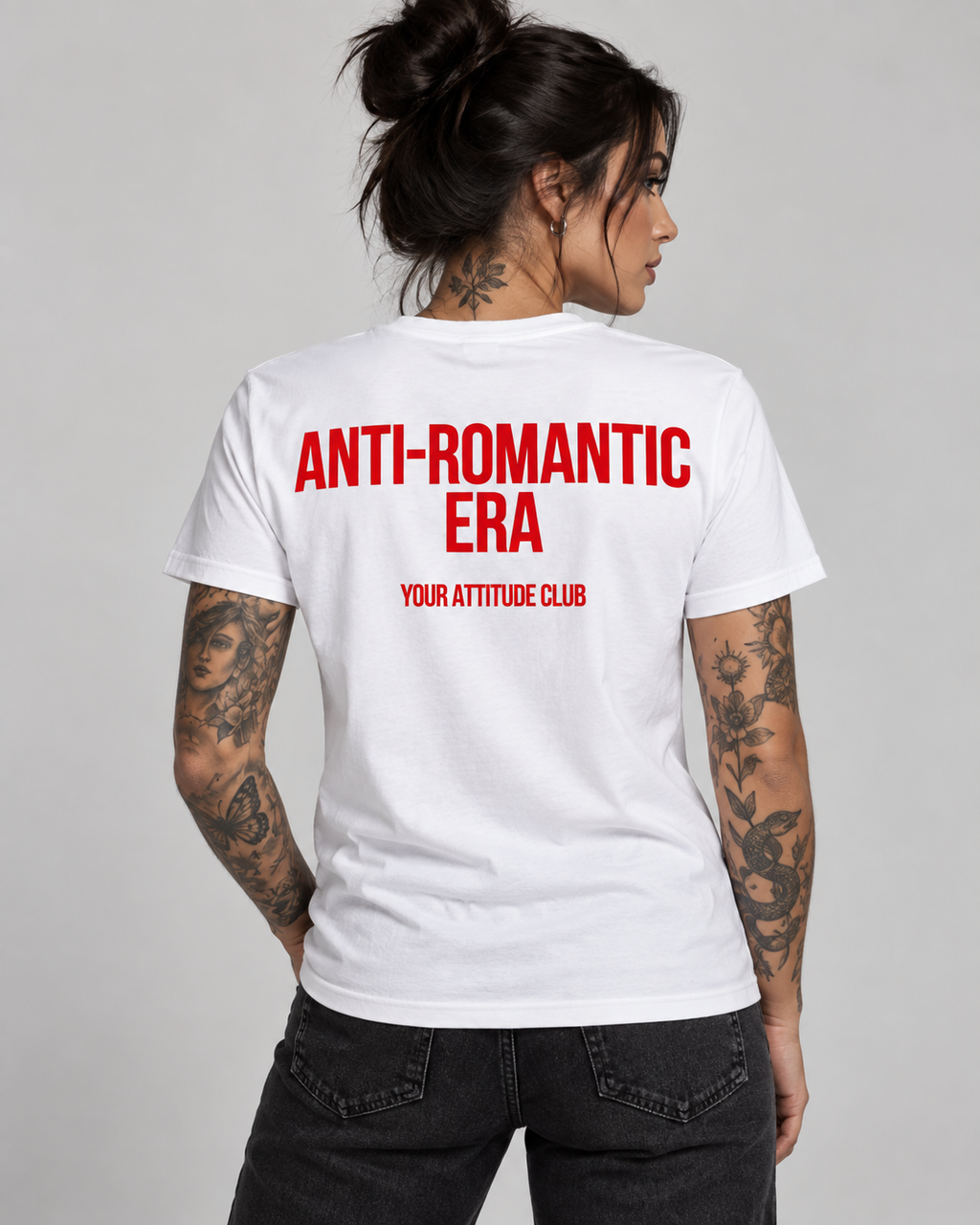 ANTI-ROMANTIC ERA – Unisex Statement T-Shirt Weiß mit rotem Backprint | freches Sprüche Shirt für Erwachsene