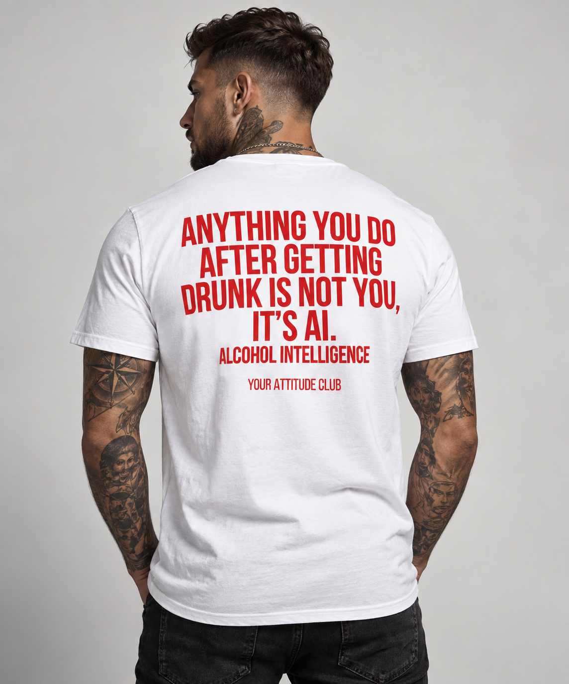 ANYTHING YOU DO AFTER GETTING DRUNK IS NOT YOU, IT’S AI. ALCOHOL INTELLIGENCE – Unisex Statement T-Shirt Weiß mit rotem Backprint