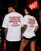 ANYTHING YOU DO AFTER GETTING DRUNK IS NOT YOU, IT’S AI – weißes Unisex Oversize Shirt, roter Backprint, Party T-Shirt, Alkohol Humor, Streetwear