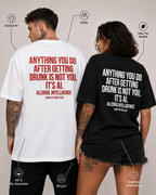 ANYTHING YOU DO AFTER GETTING DRUNK IS NOT YOU, IT’S AI – weißes Unisex Oversize Shirt, roter Backprint, Party T-Shirt, Alkohol Humor, Streetwear