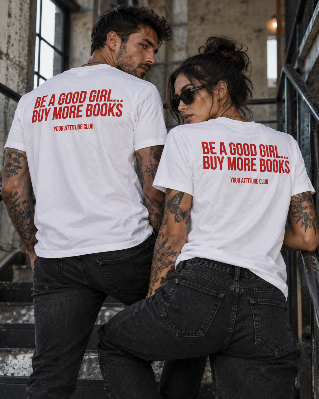 BE A GOOD GIRL... BUY MORE BOOKS – Unisex Statement T-Shirt Weiß mit rotem Backprint | Bücher Sprüche Shirt