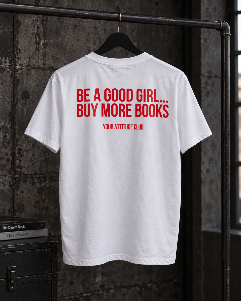 BE A GOOD GIRL... BUY MORE BOOKS – Unisex Statement T-Shirt Weiß mit rotem Backprint | Bücher Sprüche Shirt