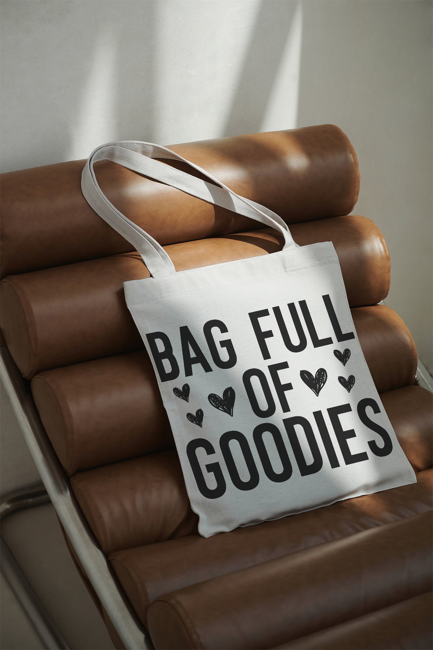 BAG FULL OF GOODIES Baumwollbeutel beige Stofftasche mit Spruch Geschenkidee Valentinstag Galentinesday Shopper nachhaltig Tragetasche 38x42