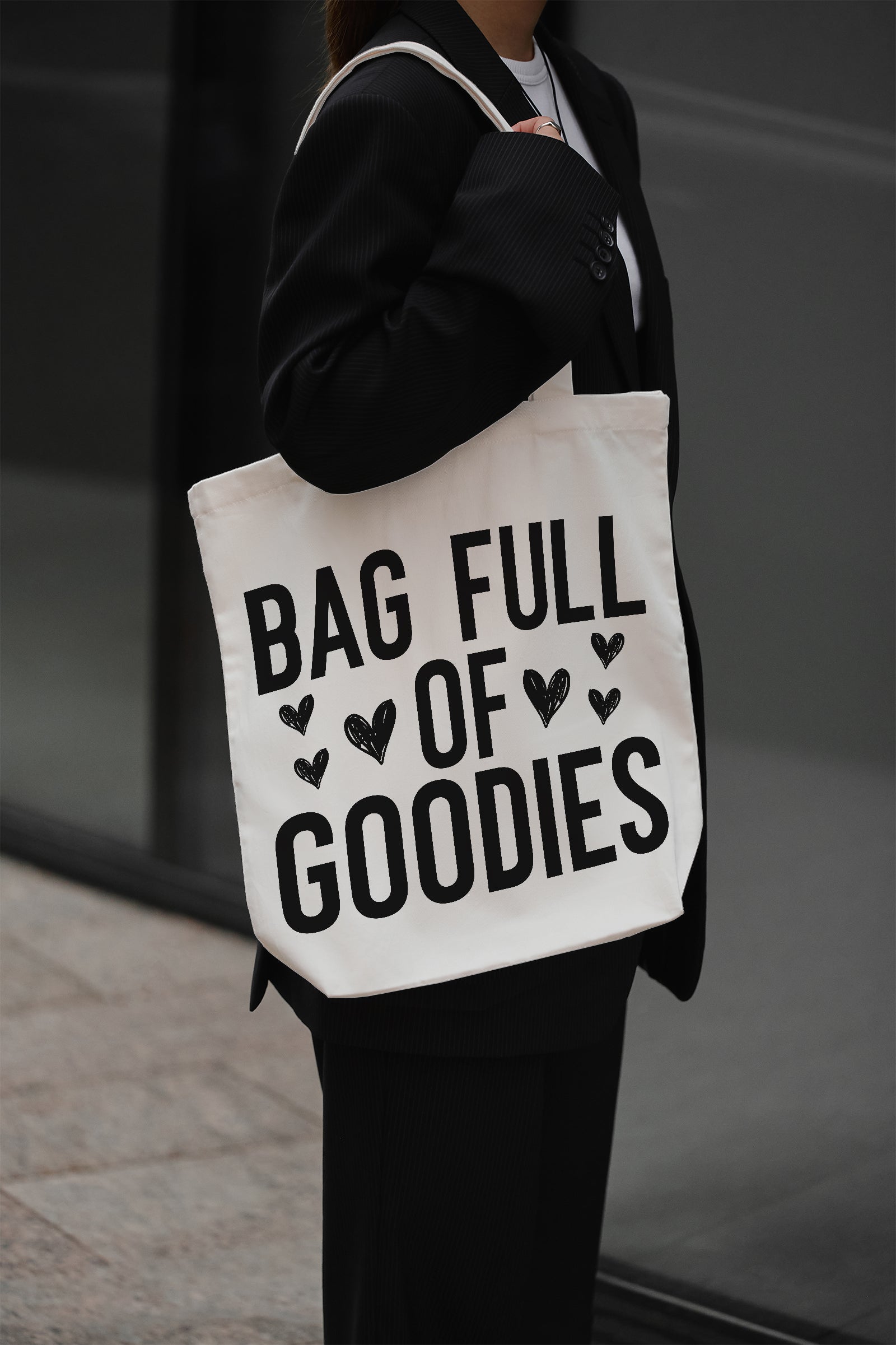 BAG FULL OF GOODIES Baumwollbeutel beige Stofftasche mit Spruch Geschenkidee Valentinstag Galentinesday Shopper nachhaltig Tragetasche 38x42