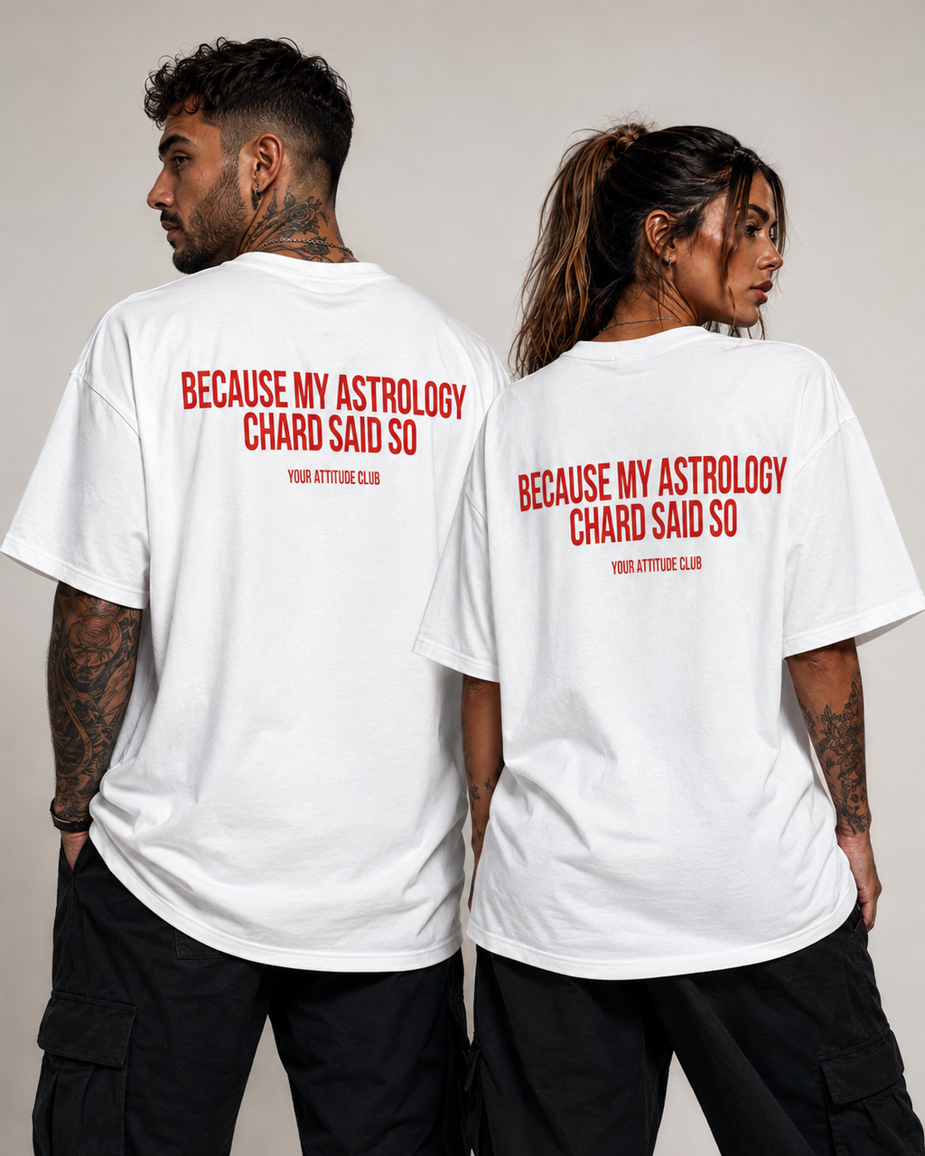 BECAUSE MY ASTROLOGY CHARD SAID SO – weißes Unisex Oversize Shirt mit rotem Backprint, lustiges Astro Statement T-Shirt, Sternzeichen Geschenk