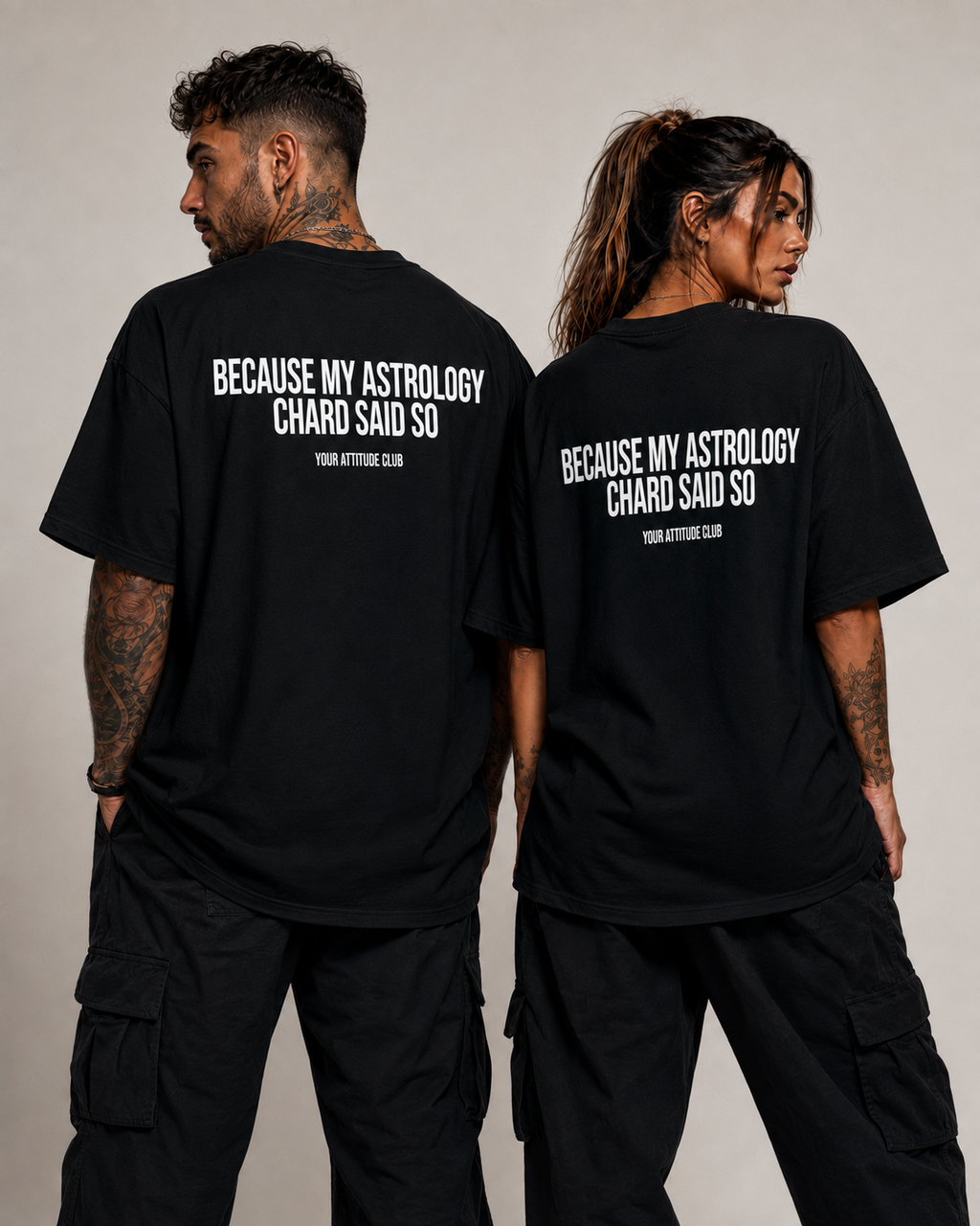 BECAUSE MY ASTROLOGY CHARD SAID SO – weißes Unisex Oversize Shirt mit rotem Backprint, lustiges Astro Statement T-Shirt, Sternzeichen Geschenk