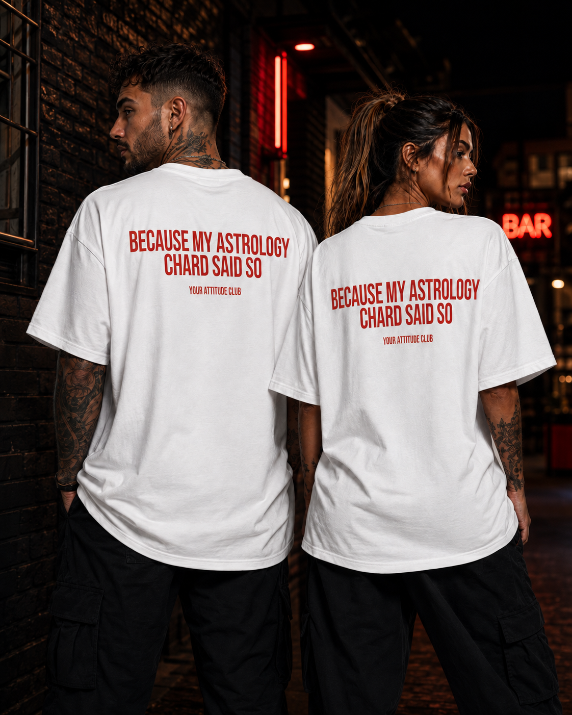 BECAUSE MY ASTROLOGY CHARD SAID SO – weißes Unisex Oversize Shirt mit rotem Backprint, lustiges Astro Statement T-Shirt, Sternzeichen Geschenk
