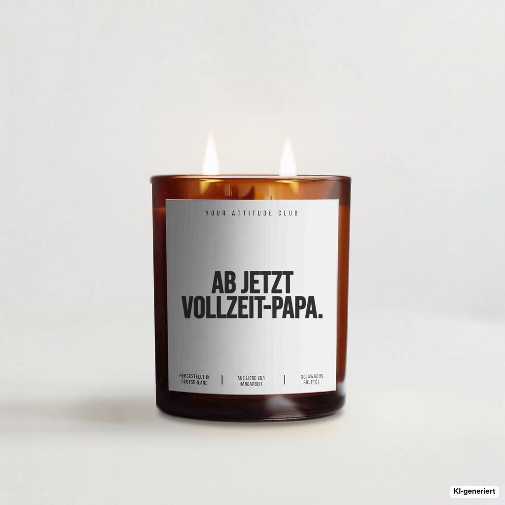 „Ab jetzt Vollzeit-Papa.“ – Duftkerze mit Spruch im Bernstein-Becherglas mit 2 Dochten
