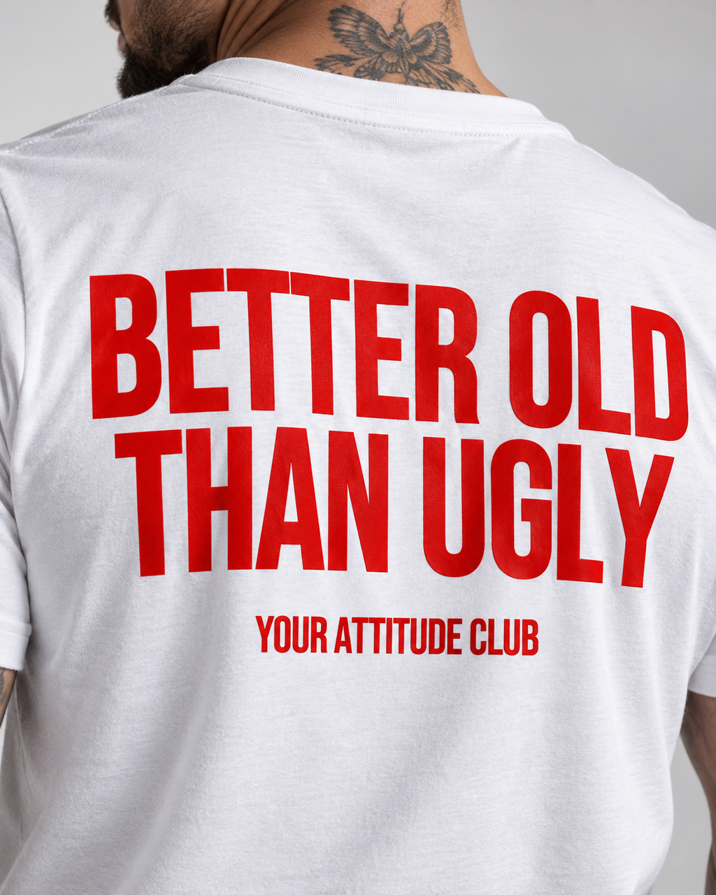 BETTER OLD THAN UGLY – Unisex Statement T-Shirt Weiß mit rotem Backprint | freches Sprüche Shirt