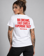 BIG DREAMS, FAST CARS & EXPENSIVE TASTE – Unisex Statement T-Shirt Weiß mit rotem Backprint | Lifestyle Sprüche Shirt