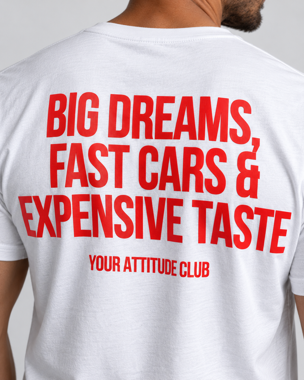BIG DREAMS, FAST CARS & EXPENSIVE TASTE – Unisex Statement T-Shirt Weiß mit rotem Backprint | Lifestyle Sprüche Shirt