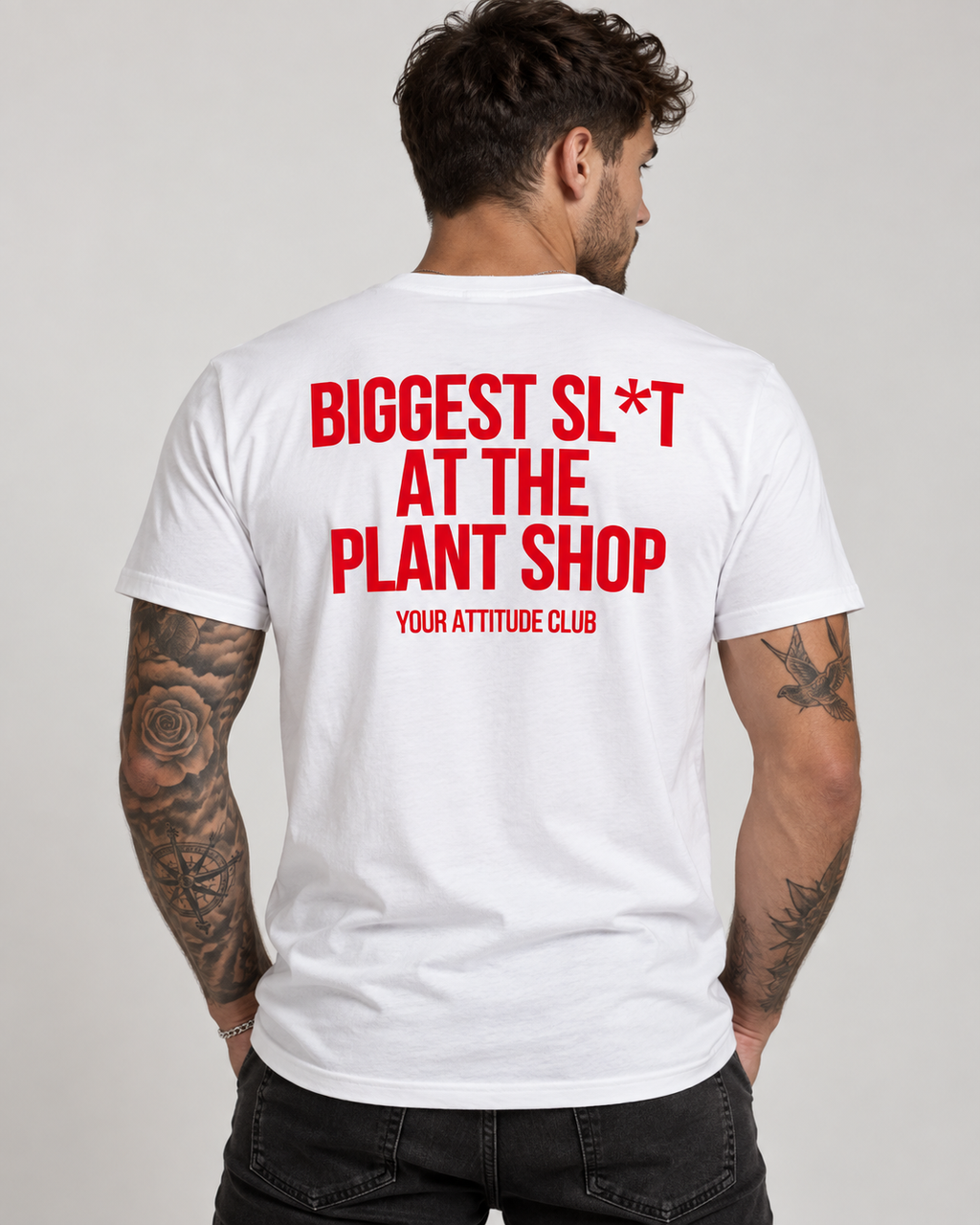 BIGGEST SL*T AT THE PLANT SHOP – Unisex Statement T-Shirt Weiß mit rotem Backprint | freches Pflanzen Sprüche Shirt