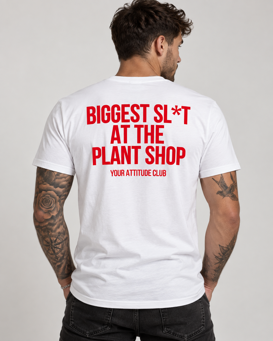 BIGGEST SL*T AT THE PLANT SHOP – Unisex Statement T-Shirt Weiß mit rotem Backprint | freches Pflanzen Sprüche Shirt